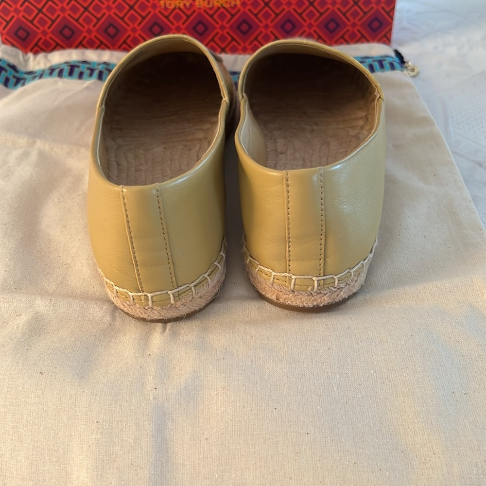 TORY BURCH YELLOW LEATHER CROC-EMBOSSED FLAT ESPADRILLES - Picture 5 of 6